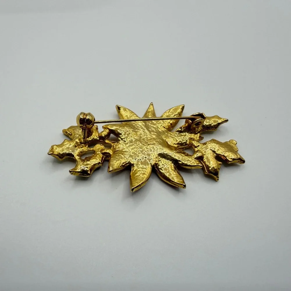 Vintage Christmas Poinsettia Brooch Red Green Enamel Gold Tone Holiday Pin 2.5